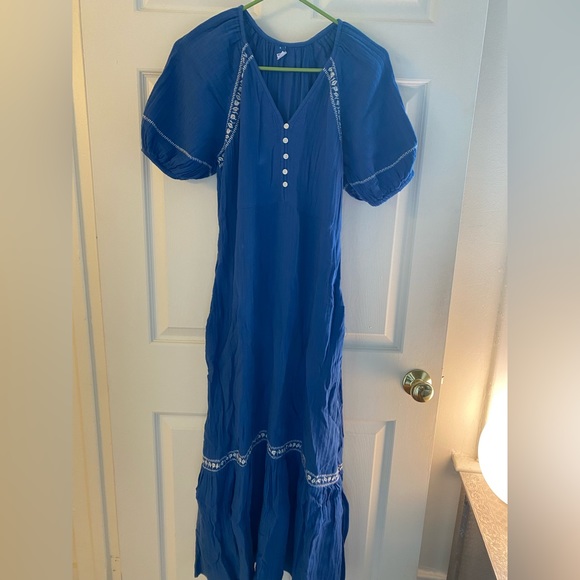 Old Navy Crepe Maxi Swing Dress - Picture 2 of 5